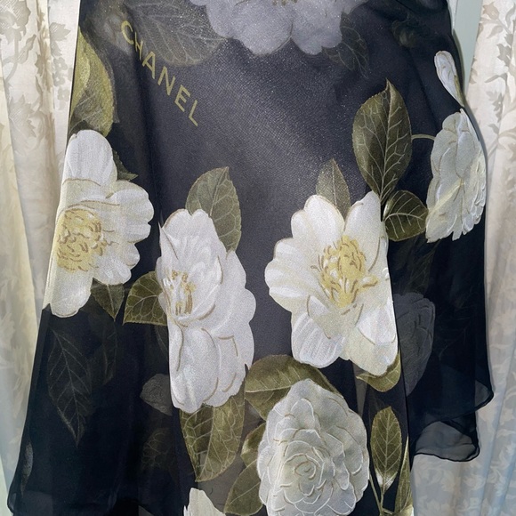 WINTER SALE ‼️ Authentic Chanel black silk chiffon scarf with white camellias - Picture 7 of 9